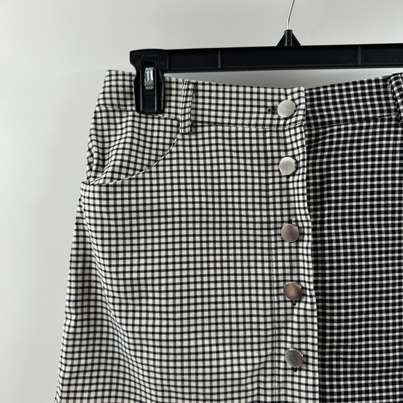 Forever 21 Asymmetrical Plaid Skirt – Black & White, Silver Buttons, Size Medium - Picture 3 of 6